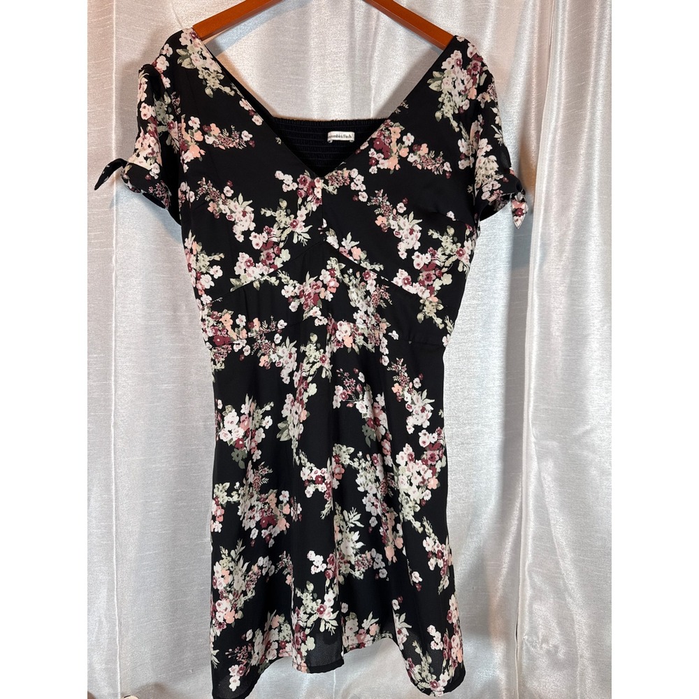 Abercrombie‎ Fitch Black Floral Smocked V Neck Short Sleeve Mini Dress Women's L